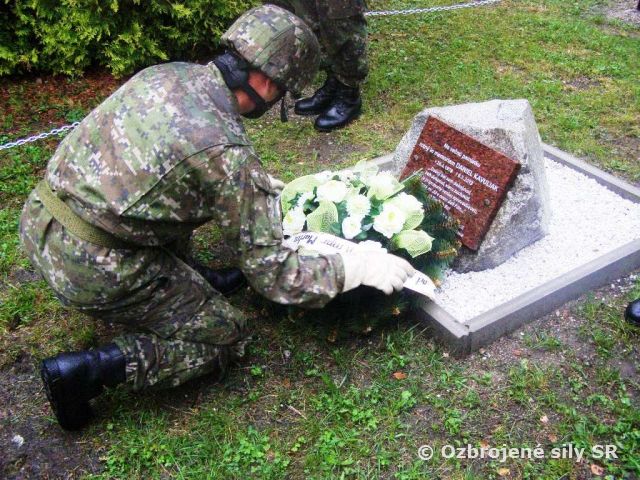 Odhalenie pamätnej tabule rotného in memoriam Daniela Kavuliaka