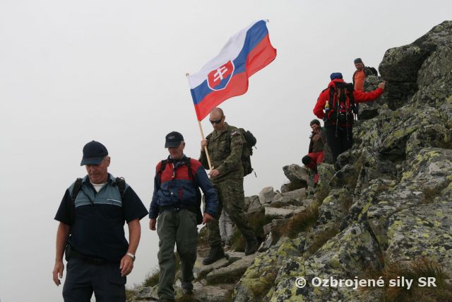 Vojaci piatich armád vystúpili na Kriváň