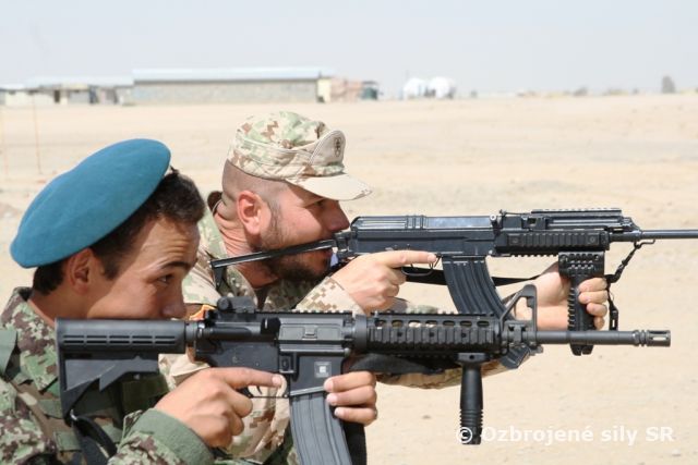 Bojová jednotka so všetkým, čo k tomu patrí