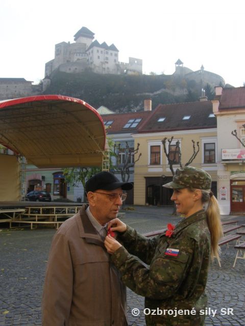Prápor podpory velenia sa zapojil do Dňa vojenských veteránov.