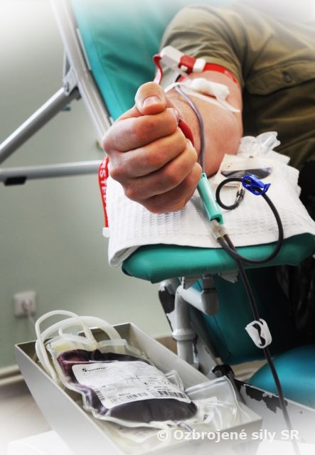 Profesionálni vojaci opäť v rukách transfúznej služby