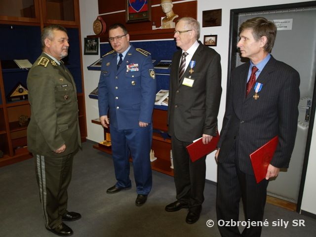 Generálporučík Maxim udelil medaily pri príležitosti životného jubilea