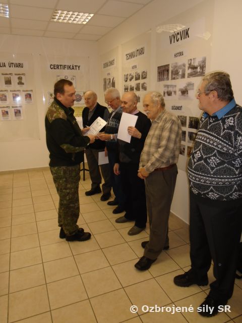 Stretnutie veliteľa Opravárenského práporu s jubilantami ZVSR – Klub Martin.