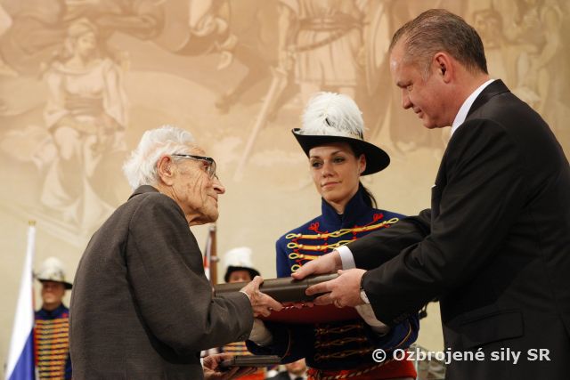 Prezident SR udelil najvyššie štátne vyznamenania