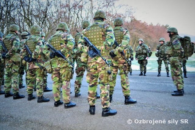 Príslušníci brigády k boju pripravení 