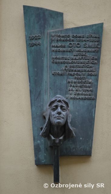 Príslušníci sliačskej leteckej základne spomínali  na narodenie generálmajora Otta Smika