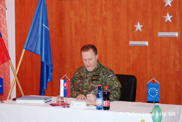 Výjazdové rokovanie členov vojenskej  rady 