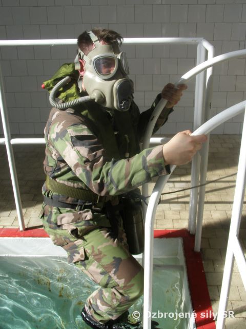 Príprava tankovej roty na prekonávanie vodnej prekážky