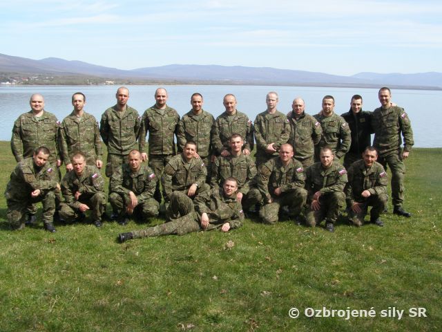 Výcvik z vojensko-praktického plávania prieskumnej čaty