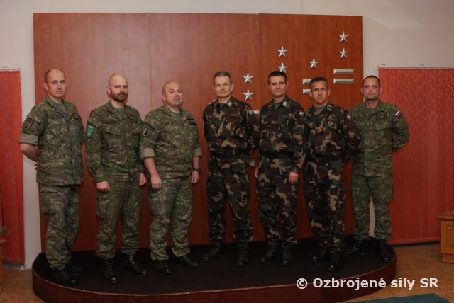 Príslušníci Poddôstojníckej akadémie Maďarských obranných síl navštívili Prápor výcviku