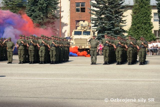 Vojenskú prísahu zložilo v Martine 182 čakateľov základného vojenského výcviku