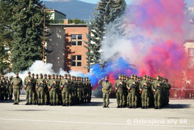 Vojenskú prísahu zložilo v Martine 195 čakateľov a kadetov základného vojenského výcviku