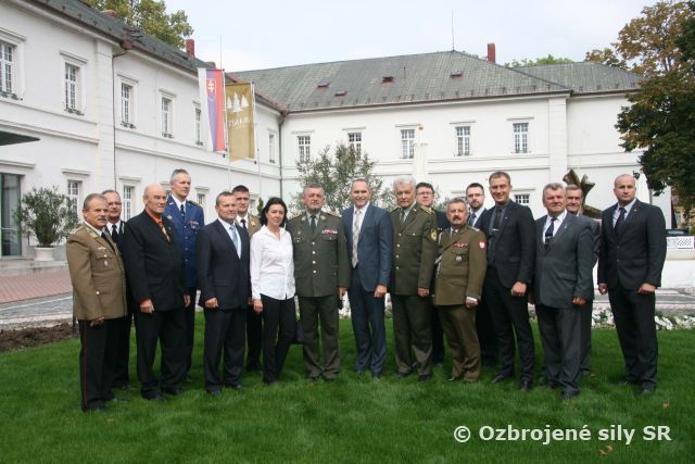 Spoločný hlas občanov v uniformách krajín Višegradskej skupiny