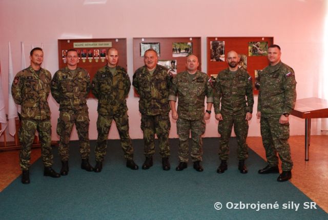 Príslušníci Veliteľstva výcviku Armády Českej republiky navštívili prápor výcviku