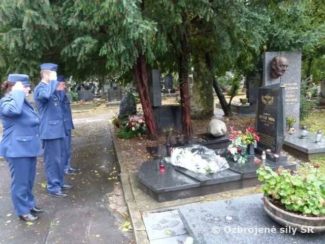 Príslušníci sliačskej základne si uctili pamiatku generálmajora Otta Smika