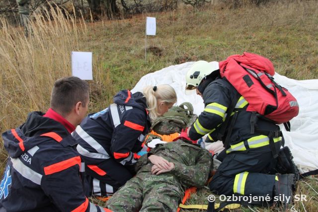 Príslušníci sliačskej základne uskutočnili nácvik PPZS (pozemnej pátracej a záchrannej služby)