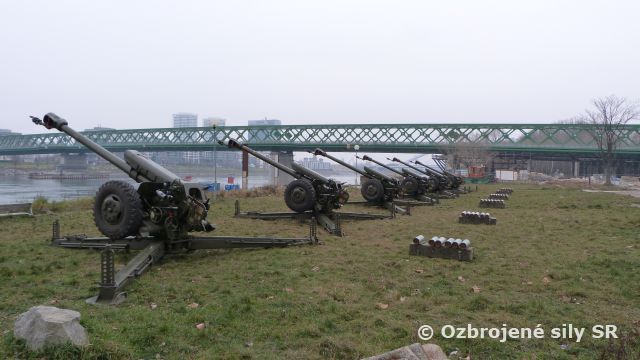 Vypálenie novoročných sálv príslušníkmi raketometného oddielu Rožňava