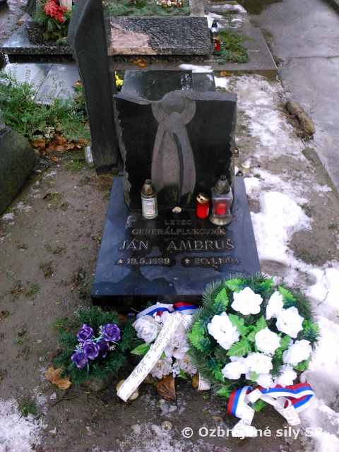 Prešovskí letci spomínali na patróna vrtuľníkového krídla