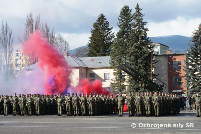 Vojenskú prísahu zložilo v Martine 185 čakateľov a kadetov základného vojenského výcviku
