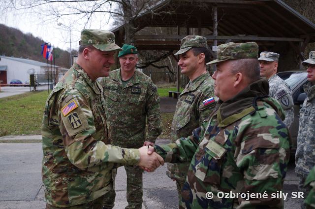 Slovenskí a americkí chemici spoločne cvičia vo VTC Zemianske Kostoľany