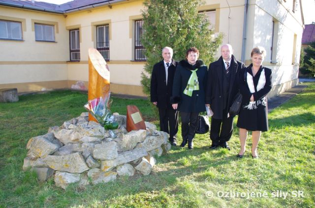 Pomník venovaný kolegovi k 10. výročiu