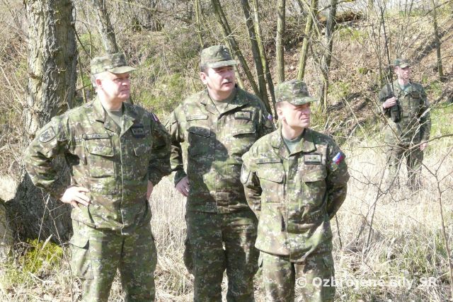 Veliteľ práporu logistiky Hlohovec vyhodnotil výcvikový rok 2015