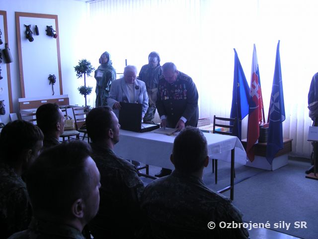 Červenoarmejec medzi našimi vojakmi