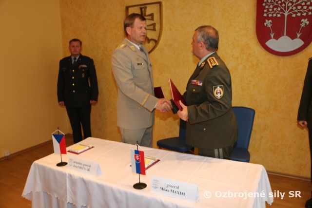 Náčelníci generálnych štábov Ozbrojených síl SR a Armády ČR schválili Koncepciu spolupráce pozemných síl