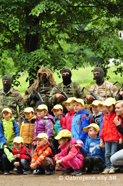 Príslušníci RMO Rožňava na MDD v areály Gombaseckej jaskyne