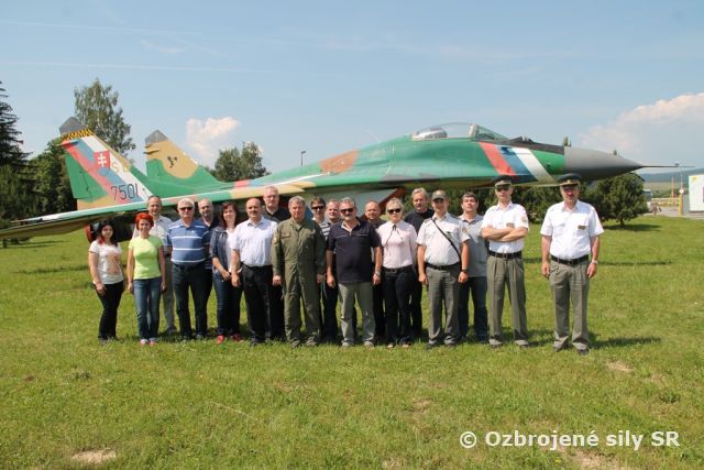 Sekcia kontroly MO SR a ich partnerské zložky navštívili Taktické krídlo Sliač
