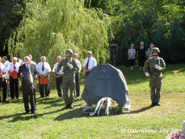 Odhalenie pamätníka v obci Sady nad Torysou