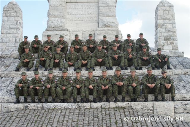 Príslušníci DVP na oslavách dňa Ozbrojených síl Slovenskej republiky v Brezovej pod Bradlom
