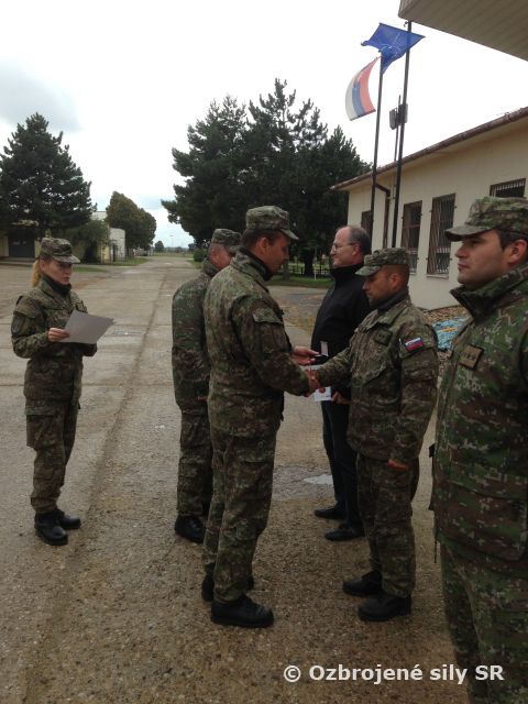 Slávnostný nástup ženijného práporu ku Dňu hrdinov Karpatsko-duklianskej operácie