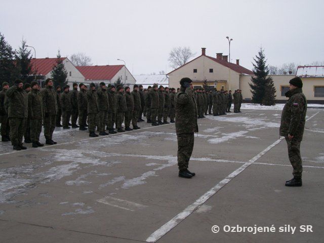 Slávnostný nástup delostrelcov