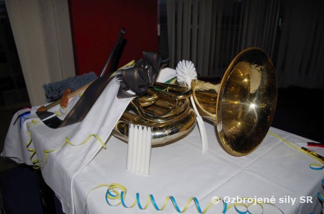 V Trenčíne vojaci pochovávali basu