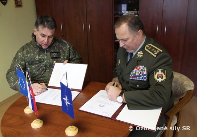 Veliteľ 2. mb odovzdal Stredisko CIMIC a PSYOPS do priamej podriadenosti veliteľa Pozemných síl OS SR 