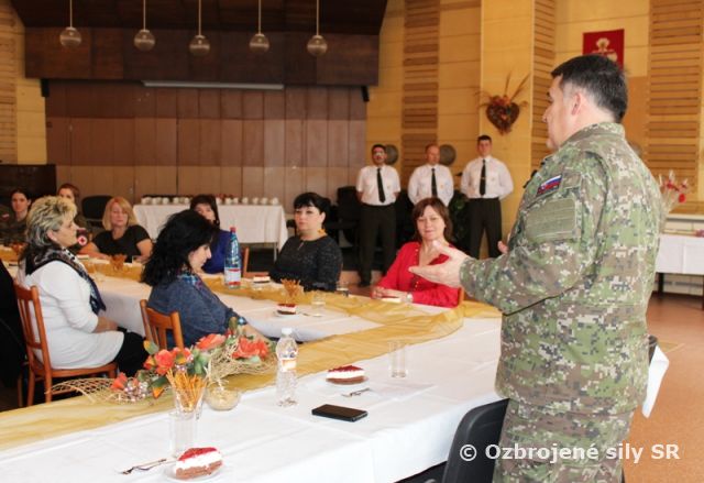 Uctili sme si ženy Prešovskej mechanizovanej brigády    