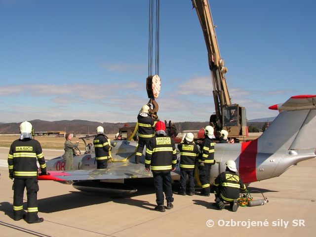 Núdzové pristátie civilného lietadla L – 29 Delfín