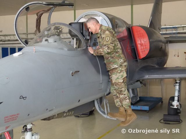 Pracovné stretnutie veliteľa Taktického krídla Sliač s delegáciou PO USA