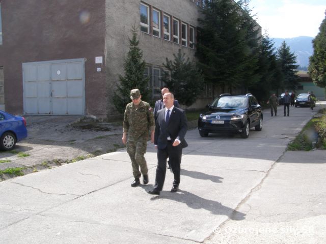 Návšteva ministra obrany