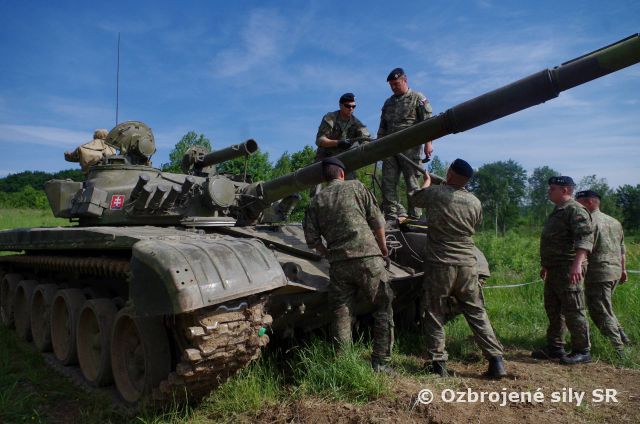 Trebišovskí tankisti prekonali vodnú prekážku na Lešti