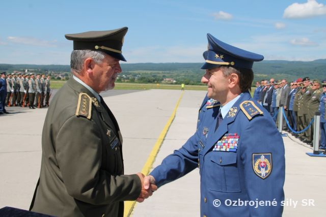 Generál Maxim na výmene veliteľa síl