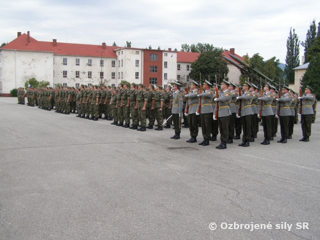 Začatie výcviku dobrovoľnej vojenskej prípravy, základného vojenského výcviku a vykonanie nástupu v Martine 