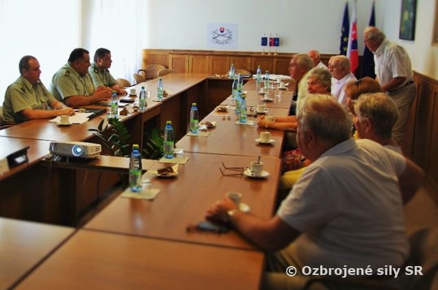 Návšteva Jednoty dôchodcov na Slovensku na veliteľstve pozemných síl