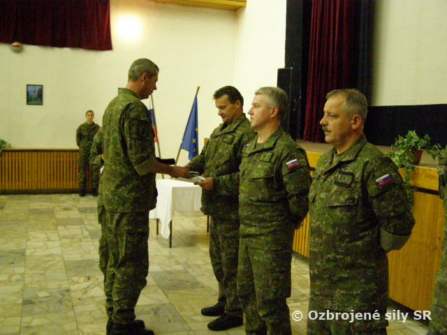 Slávnostný nástup Základne výcviku a mobilizačného doplňovania pri príležitosti Dňa ozbrojených síl Slovenskej republiky