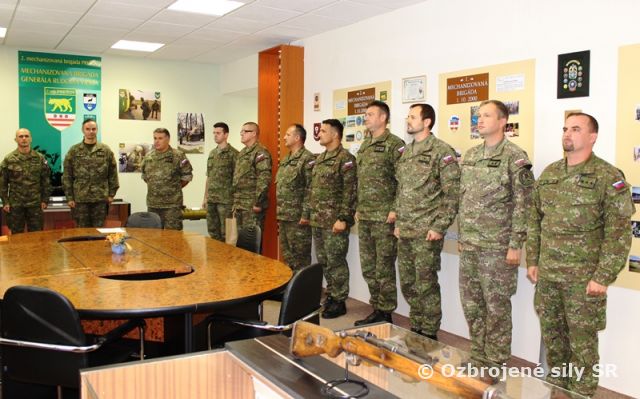 Počas porady veliteľa brigády sa povyšovalo a odmeňovalo