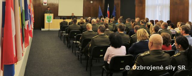 Príslušníci pozemných síl si pripomenuli udalosti novembra 1989