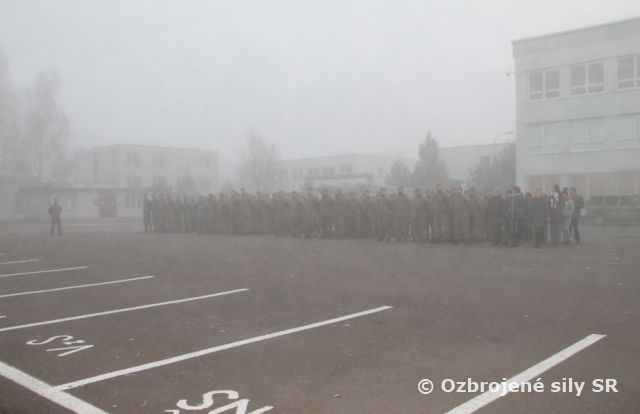 Slávnostný nástup ku „Dňu boja za slobodu a demokraciu“ na Leteckej základni Sliač