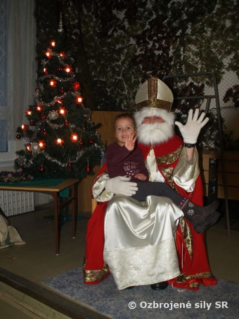 Základňu nasaditeľných KIS navštívil svätý Mikuláš