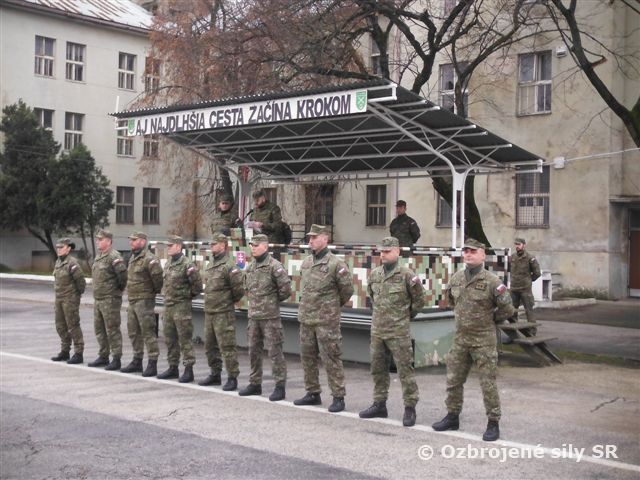 Slávnostný nástup príslušníkov nitrianskeho práporu